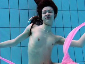 Roxalana Cheh super-hot underwater